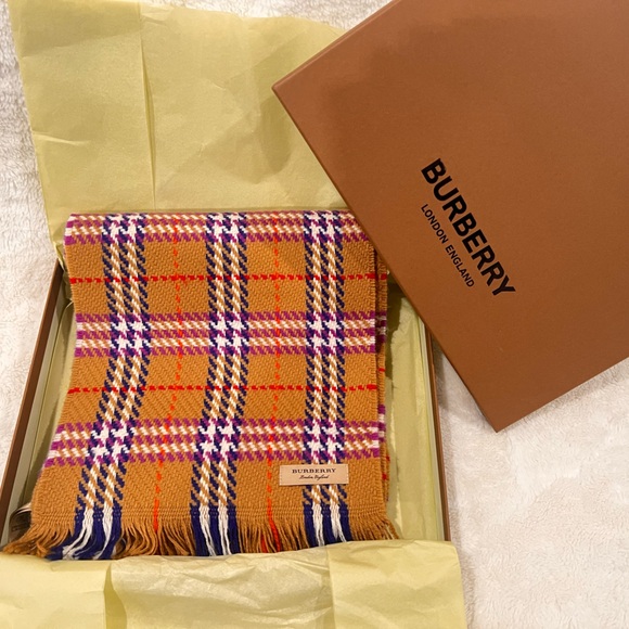 Burberry check scarf - Picture 1 of 3